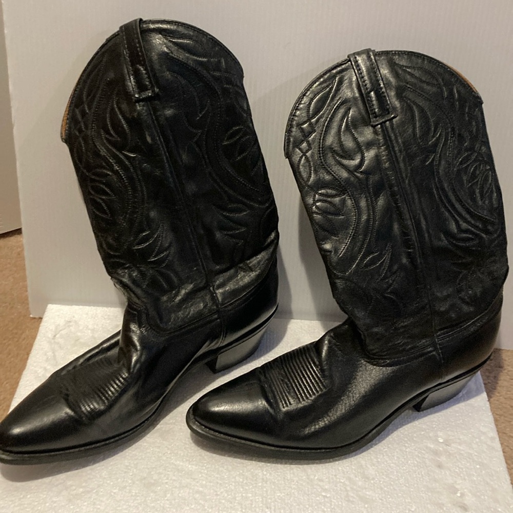 Black leather men’s cowboy boots. Size 11.5